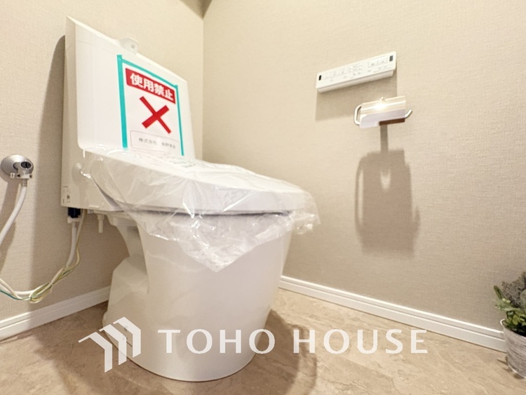 トイレ 清潔な洗浄機能付温水シャワートイレ