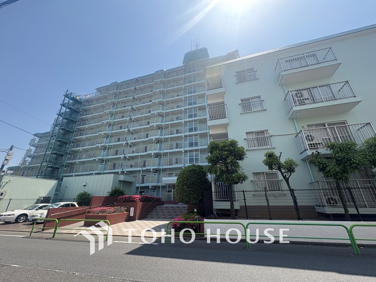 外観 漂う上質な空気感、マンションに入れば「おかえりなさい」と笑顔で迎えてくれるエントランス。最良の心配りを感じるマンションでした。
