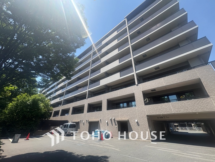 外観 漂う上質な空気感、マンションに入れば「おかえりなさい」と笑顔で迎えてくれるエントランス。最良の心配りを感じるマンションでした。