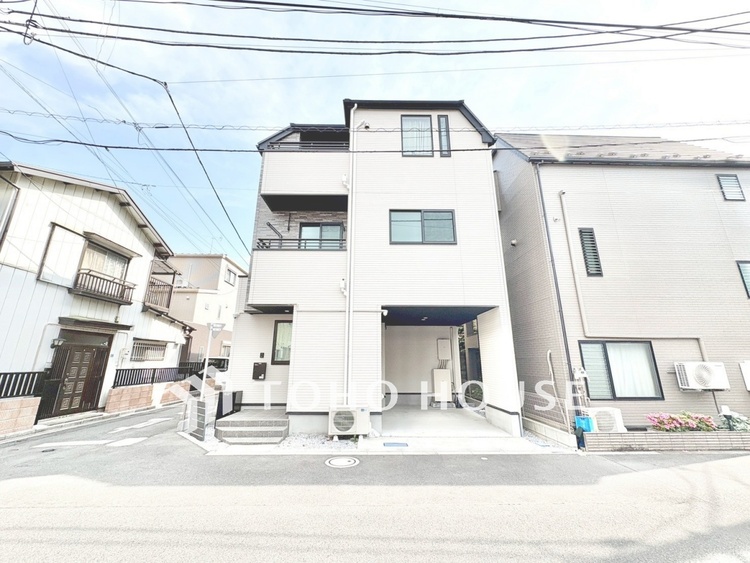 外観 【外観】落ち着いた街並みに調和する、洗練された外観デザインです。