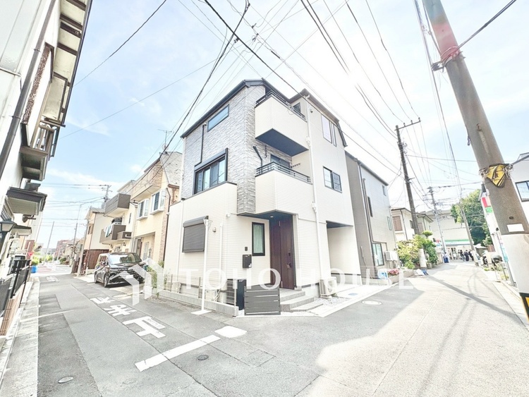 外観 【外観】整った街並みに映える外観デザイン。住環境の良さを感じられる住まいです。