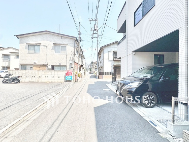 外観 【前面道路】前面道路の交通量も少なく安心してお過ごしいただけます。