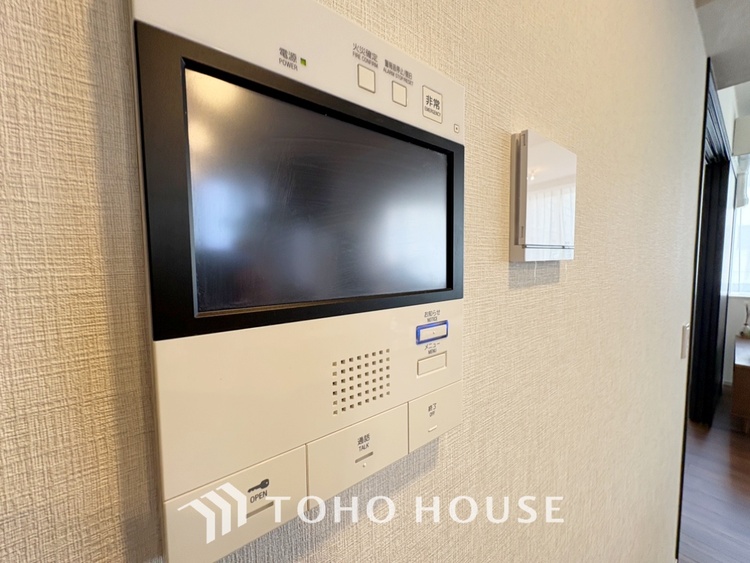内装 ◆青空テラス◆ベランダから望む紺碧の空からそよ風、そして目に映るのはグリーン広がる風光明媚な世界。それは清々しい自然の薫りを肌で感じる幸せな空間。