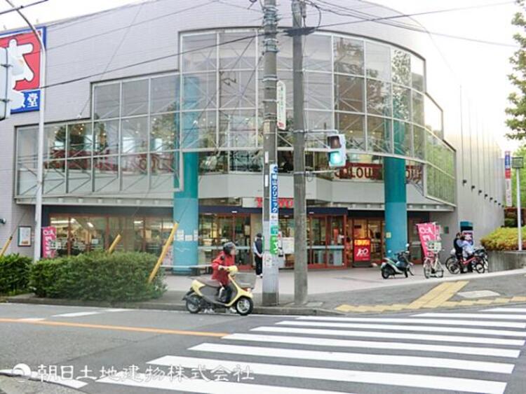 周辺 【東急ストアすすき野店】510ｍ　生鮮食品から日用品まで揃う便利なスーパー。明るく見やすい売り場と丁寧なサービスで、毎日の買い物を快適にしてくれる地域密着型のお店です。