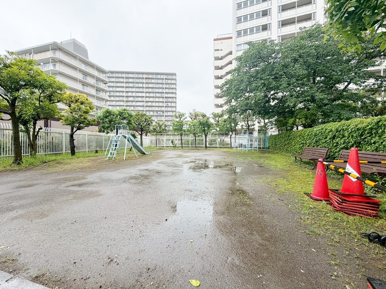 その他 マンションの敷地内には、中庭もございます。