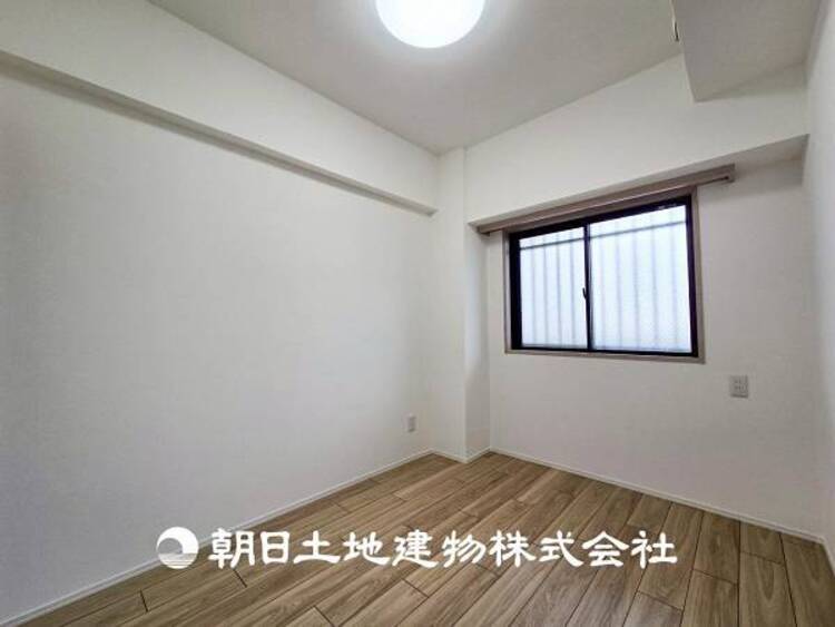 内装 【居室】爽やかな空間演出とセンス良く纏められた室内は良質な寛ぎ空間。そこで暮らす大切な人達のことを考え造りこんだ空間は日々の生活に安らぎを与えてくれます。