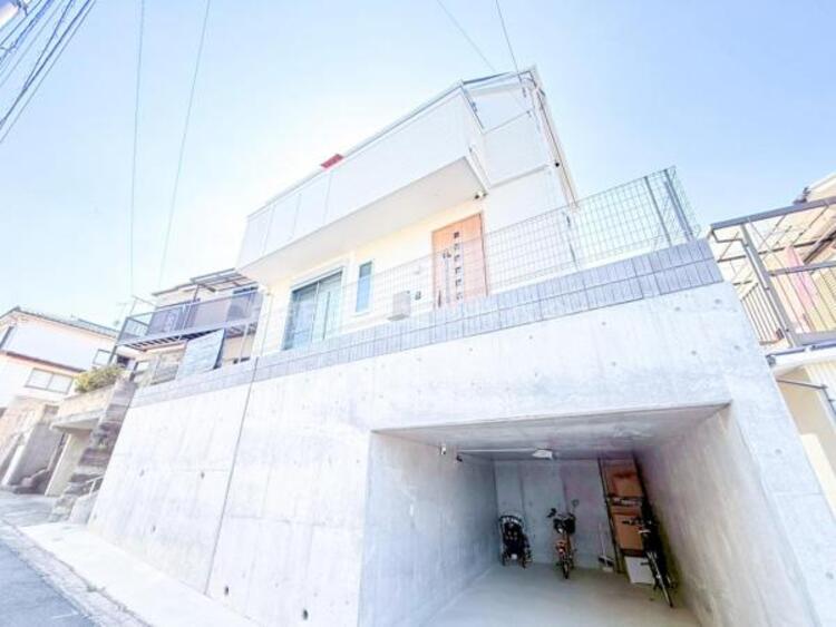 外観 閑静な住宅地の立地の為、気持ちよく過ごすことが出来そうです！やさしい陽とやわらかな風が生活を彩ります　ゆとりがあり、心地よく落ち着いて過ごせる日常は次世代にもつなげていきたい大切な資産です！