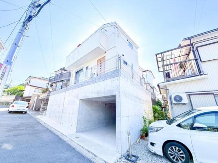 外観 【外観】閑静な住宅地に馴染！む落ち着いた色合いの贅沢な空間！毎日のお散歩も快適なエリア！