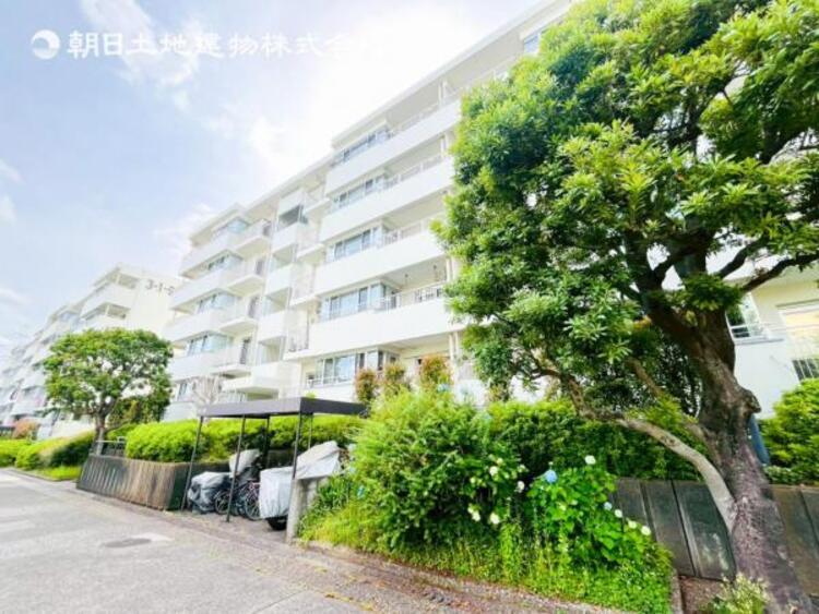 外観 空を広く感じる。緑が多いゆったり感のある安心の住環境です！！潤いのある環境でホッと生活できそうです！おしゃれな雰囲気や自然の潤いがあり、親しみやすさと個性を！街に新たな価値をもたらし続けてくれます！ 