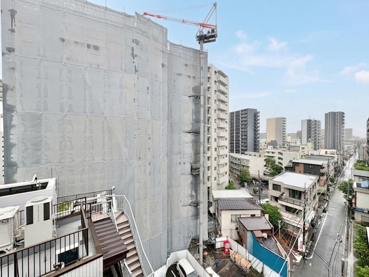 バルコニー 窓を開けると広がる青空。心をリフレッシュして日々を過ごしていきましょう。