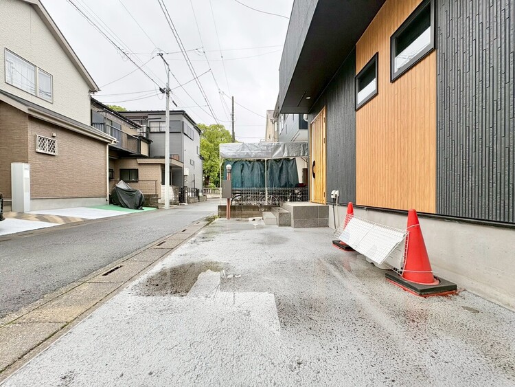 駐車場 本物件の駐車スペースです。車種制限のある場合もございますので、お気軽にお問い合わせくださいませ。