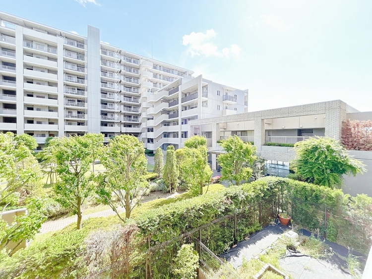 玄関 頬をなでる、優しい風を感じることが出来ます。