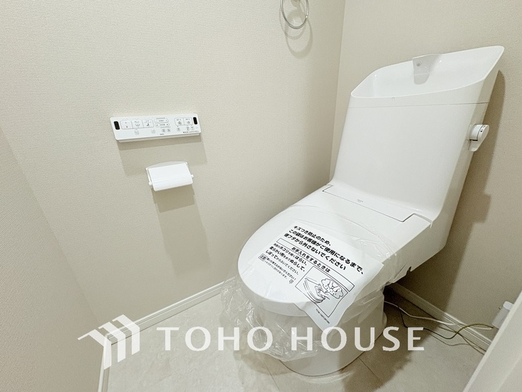 トイレ 清潔な洗浄機能付温水シャワートイレ