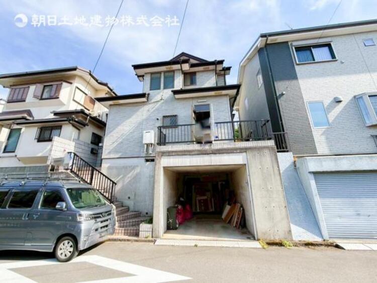 外観 開放感があり日当りも良好です！目の前に広がる開放感とゆとり。暮らしの夢を育む住まいがここにあります！穏やかな風と陽光を導き、プライバシーに配慮された設計プランで居住性を一段と心地よいものにしています！ 