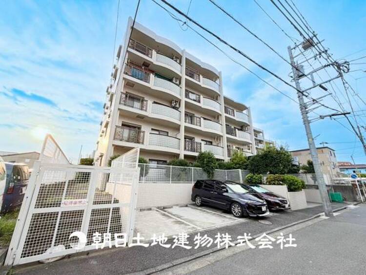 外観 【外観写真】表現された空間はたくさんの光を浴び、風を感じ、暮らしの時間を豊かにし、大切な家族の思い出を刻んでいきます。