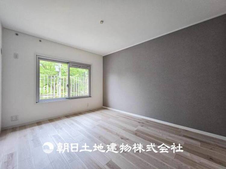 内装 【居室】人間の感性を育むプライベートルームはシンプルが１番だと思います。好みの空間で本を読んだり、音楽を聞いたりと、大切な一人の時間も充実したものにできます。