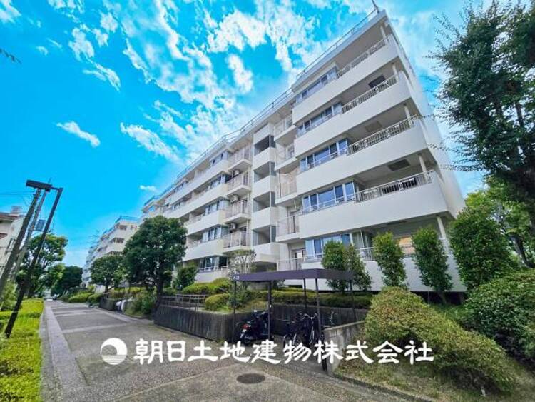 外観 【外観写真】表現された空間はたくさんの光を浴び、風を感じ、暮らしの時間を豊かにしてくれます。デザインされた空間と競い合うかのような充実した建物と共に大切な家族の思い出を刻んでいきます。