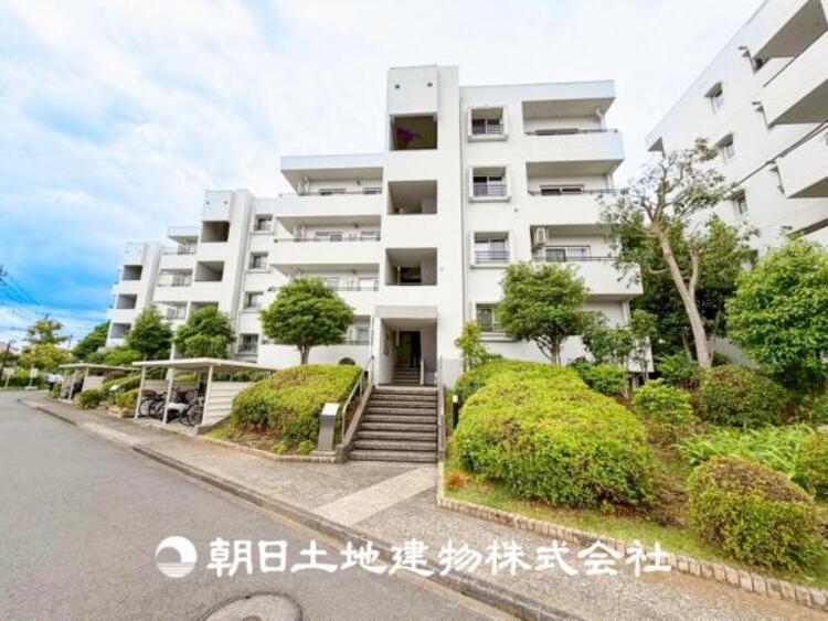 外観 【外観写真】表現された空間はたくさんの光を浴び、風を感じ、暮らしの時間を豊かにしてくれます。デザインされた空間と競い合うかのような充実した建物と共に大切な家族の思い出を刻んでいきます。