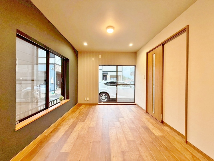 居間 飾り過ぎないシンプルな内装と偏り過ぎないデザインで統一しました。