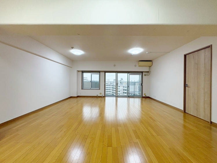 居間 快適に過ごす毎日を求めて、暮らしの中でご自身の「マイホーム」に創り上げてください。