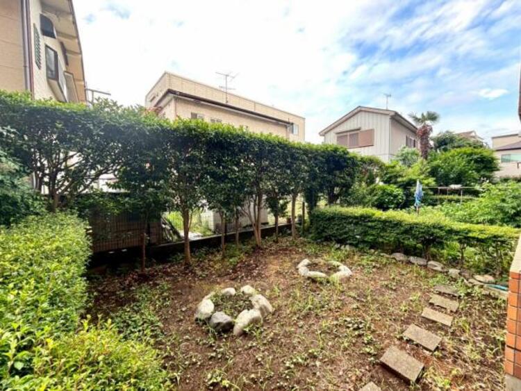 その他 青いキャンパスに描かれた未来。この街に移り住み、この街で過ごす私たちの未来は、きっとこの雲のようにいろいろな形の幸せへと変わり、溢れるほど運んで来てくれることでしょう。