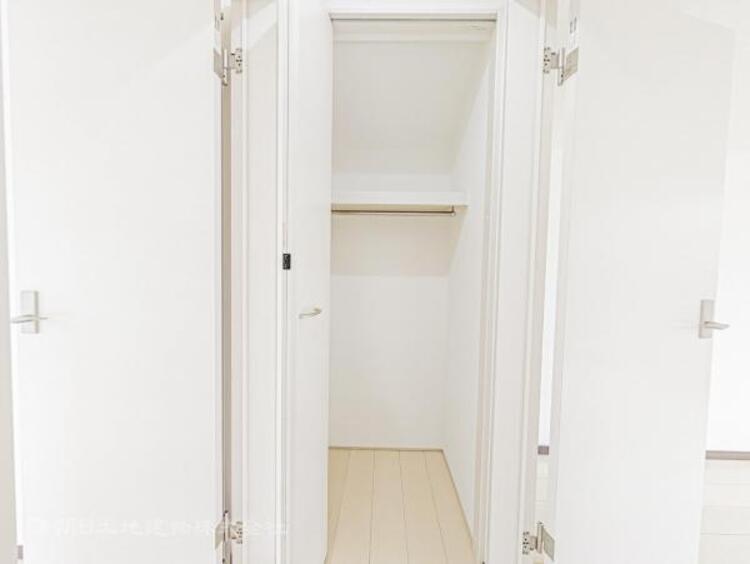 収納 居室はひとり時間を過ごせる安らげるお部屋として活用できます！収納スペースあり！荷物が多くても十分！過ごす時間が長くてもゆったり過ごせそうですね！