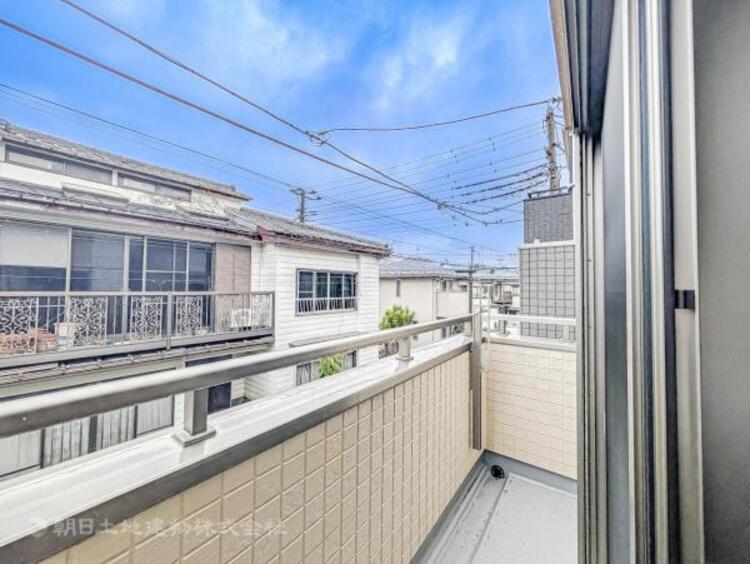 バルコニー 太陽の光と爽やかな風を受けられるバルコニーです。太陽の匂いを感じられそうです！