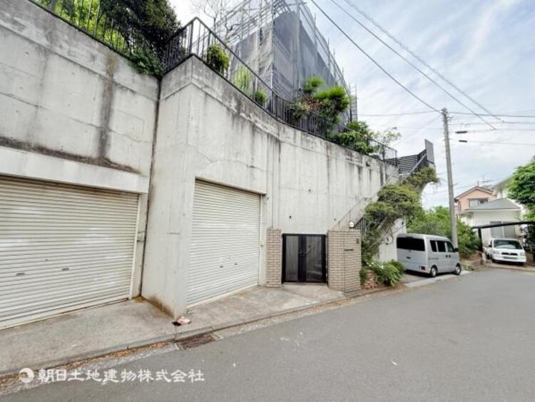 外観 住みやすさとデザイン性を両立させた欲張りな住宅が登場しました　相反しがちなことが相互作用でより良質に！本物だけが表現することができる質の高い機能美はよきものをつなげた古くからの伝統と最新技術の結晶です