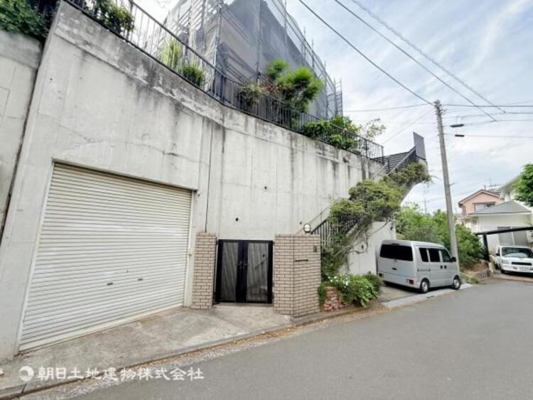 外観 開放感があり日当りも良好です！目の前に広がる開放感とゆとり。暮らしの夢を育む住まいがここにあります！穏やかな風と陽光を導き、プライバシーに配慮された設計プランで居住性を一段と心地よいものにしています！
