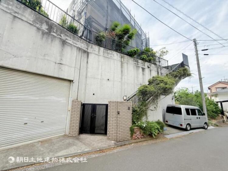外観 住みやすさとデザイン性を両立させた欲張りな住宅が登場しました　相反しがちなことが相互作用でより良質に！本物だけが表現することができる質の高い機能美はよきものをつなげた古くからの伝統と最新技術の結晶です