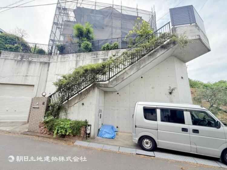 外観 住みやすさとデザイン性を両立させた欲張りな住宅が登場しました　相反しがちなことが相互作用でより良質に！本物だけが表現することができる質の高い機能美はよきものをつなげた古くからの伝統と最新技術の結晶です