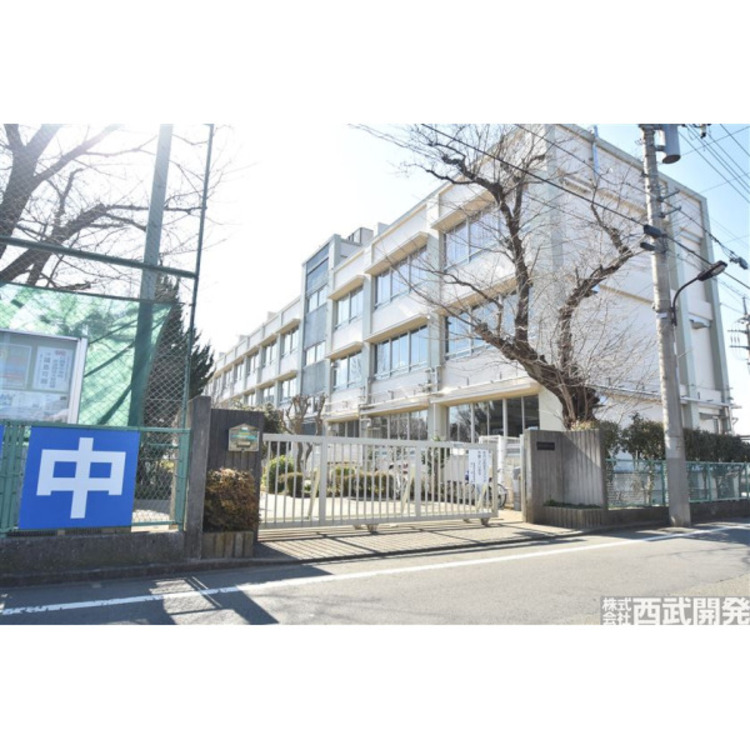 周辺 第三中学校(約1240m)