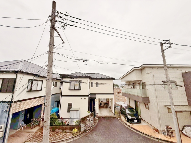 バルコニー 窓を開けると広がる青空。心をリフレッシュして日々を過ごしていきましょう。
