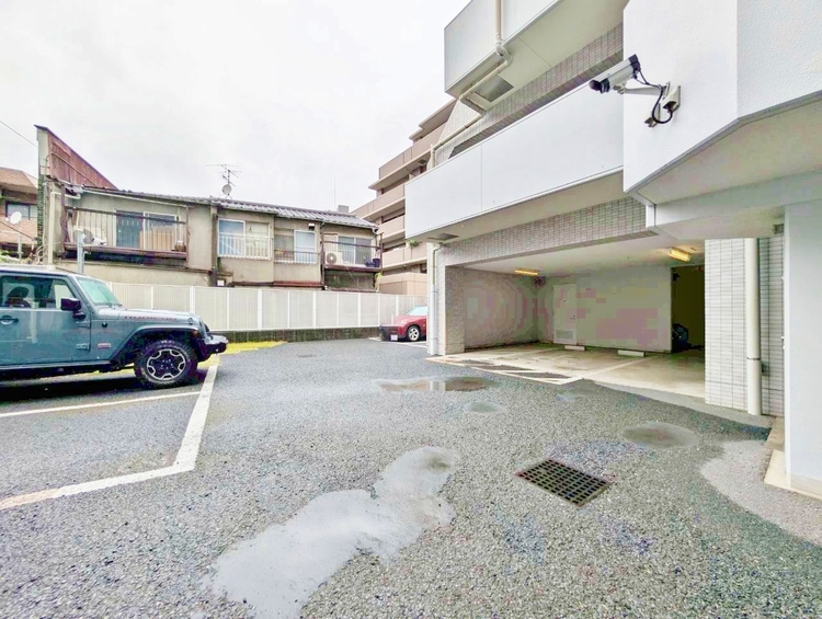 駐車場 本物件の駐車スペースです。車種制限のある場合もございますので、お気軽にお問い合わせくださいませ。