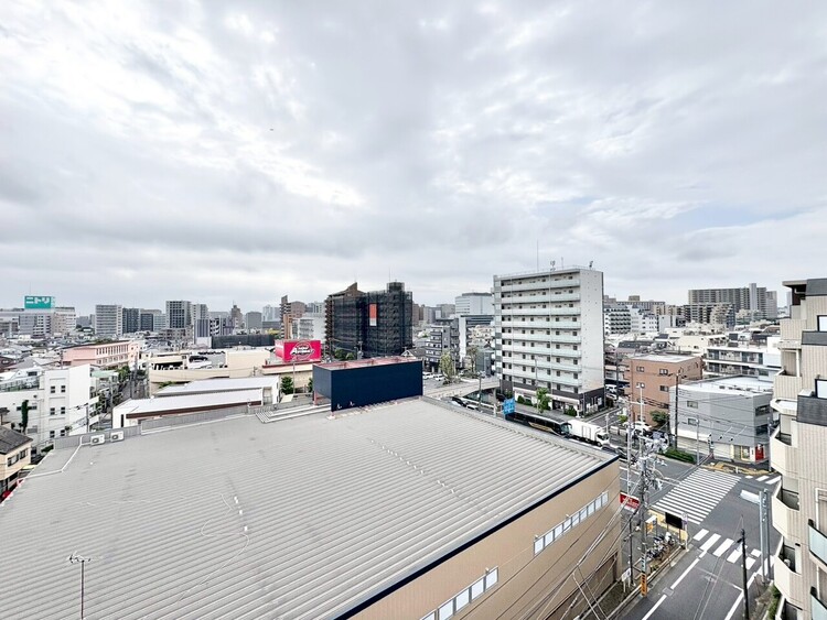 バルコニー 窓を開けると広がる青空。心をリフレッシュして日々を過ごしていきましょう。