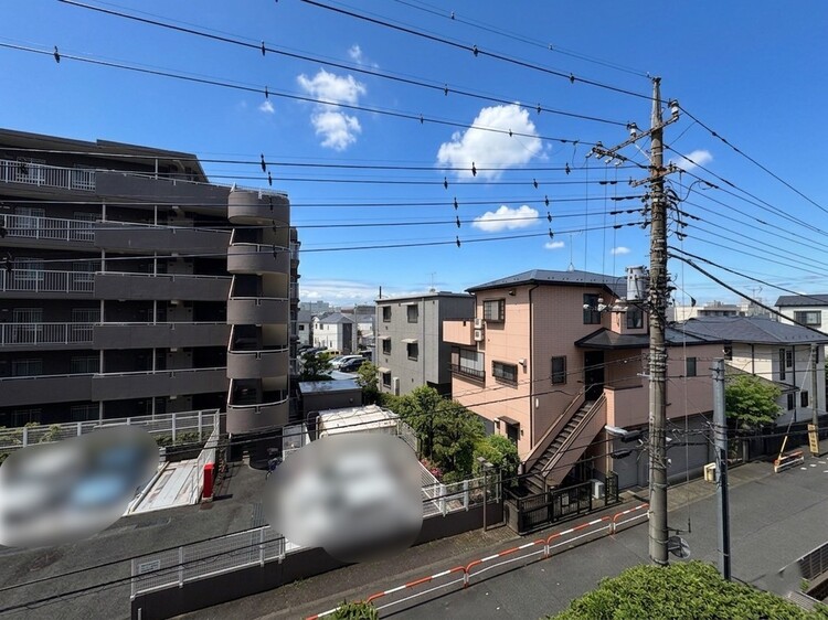 バルコニー 窓を開けると広がる青空。心をリフレッシュして日々を過ごしていきましょう。