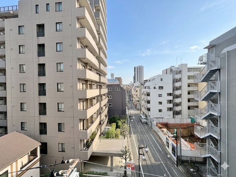 バルコニー 頬をなでる、優しい風を感じることが出来ます。