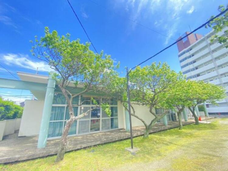 その他 管理人さんが常駐している管理人棟がございます（5月4日撮影）