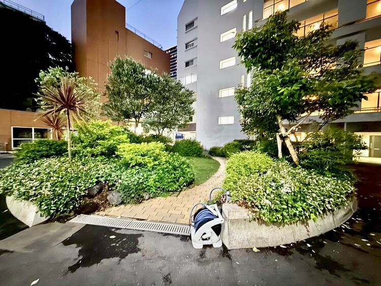 その他 マンションの敷地内には、中庭もございます。