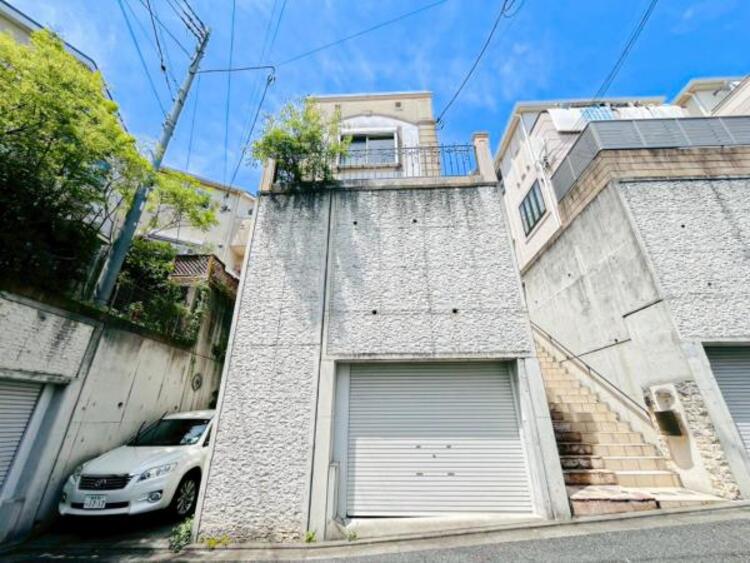 その他 開放感があり日当りも良好です！目の前に広がる開放感とゆとり。暮らしの夢を育む住まいがここにあります！穏やかな風と陽光を導き、プライバシーに配慮された設計プランで居住性を一段と心地よいものにしています！ 