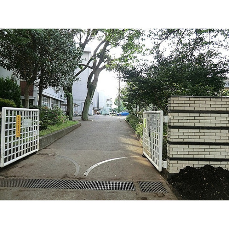 周辺 第二中学校(約110m)