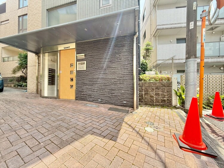 その他 上質感漂う玄関アプローチです。