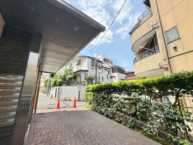 その他 館内は静寂な中が保たれており、管理が行き届いている印象を受けました。