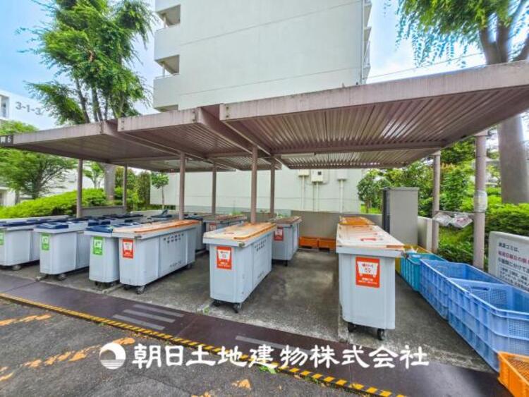 外観 【外観写真】敷地内にゴミ置き場がございます。