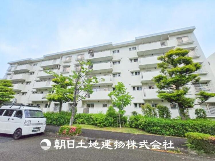 外観 【外観写真】暮らしの中でのたくさんの光と心地よい風を演出してくれています。見事なまでの開放的な空間をお楽しみください