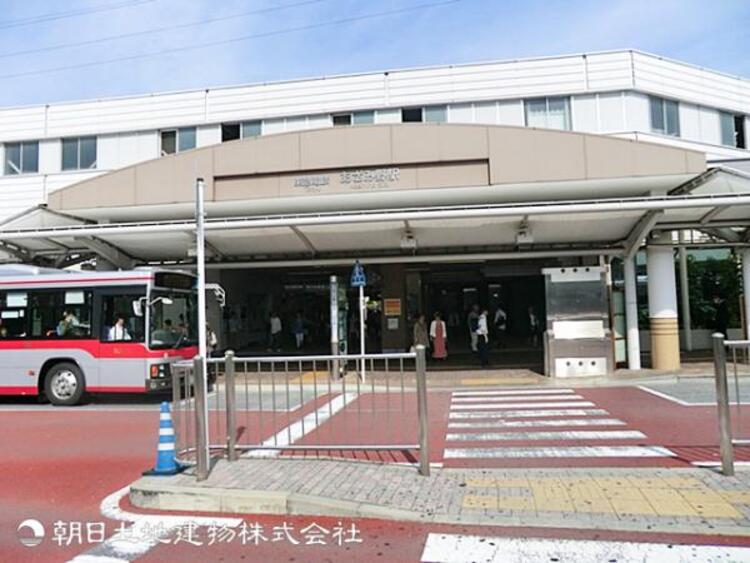周辺 【あざみ野駅】1120ｍ　東急田園都市線・ブルーラインの２沿線乗り入れ可能で、渋谷や横浜へ直結できる交通利便性のよさが魅力。また街全体の治安がよく子育て環境にも人気です。