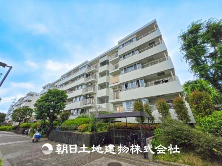 外観 【外観写真】当たり前の日常に、この開放感ある眺望と共に閑静な住宅街の季節感を演出する四季折々の変化を楽しめる心地よい場所となります。