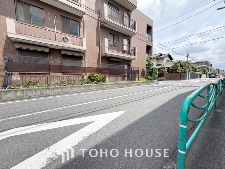 その他 【House of the Sun】太陽の温かな光がお家全体を照らす。そこには目を輝かせ笑顔で見つめてくれる君がいて、「ただいま」の言葉がこだまする。そんな君の瞳に恋している。