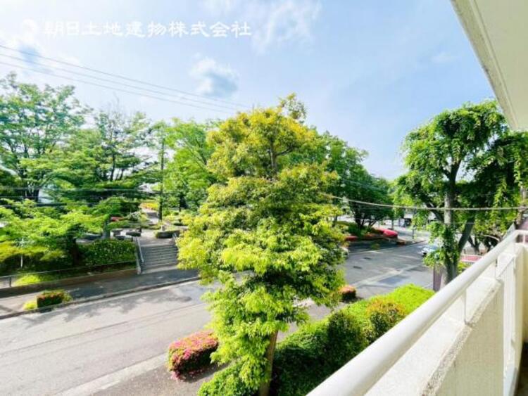 その他 【バルコニー】思わず大きく深呼吸したくなるバルコニー！空が青く、近く、広く感じる事が出来ます。 