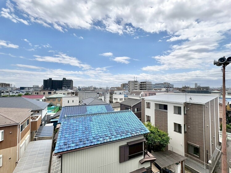 バルコニー 頬をなでる、優しい風を感じることが出来ます。